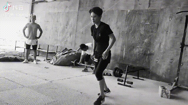 1616234933055040619.gif 日常.gif